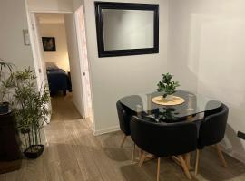 Departamento dos dormitorios nuevo，位于库里科的酒店