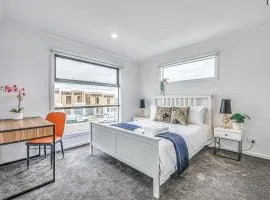 StayAU Fresh Modern 4BR Retreat Netflix in Berwick