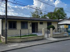 Acogedora casa muy cerca al centro histórico de Popayán，位于波帕扬的度假短租房
