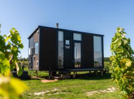 Riesling Cabin by Tiny Away，位于Burnham的酒店
