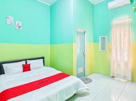 RedDoorz near RS Dr Hafiz Cianjur，位于展玉的酒店