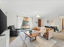 Tranquil Cul de Sac Family Retreat in Lilydale，位于利利代尔的酒店