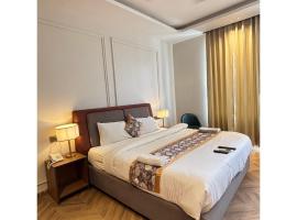 Hotel Royal Palm Inn，位于Faizābād的酒店