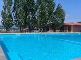 Cascade Resort Sevan，位于塞凡的带泳池的酒店