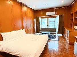 Stay On Sukhumvit Soi 11 - สเตย์ออน สุขุมวิท 11，位于Makkasan的酒店