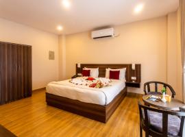 Hotel Mahamaya Crown，位于Sanwal的酒店