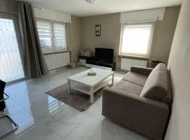 2 Zimmer Holiday Apartment in Karben mit Privatparkplatz-self Check in-15min bis Frankfurt-25min bis Flughafen