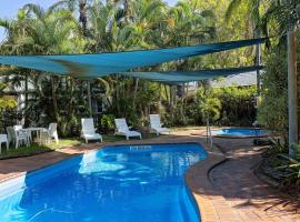 海岸假日公寓式酒店，位于麦凯的酒店