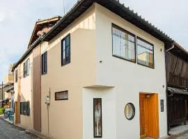 夏様五条丹波口 Modern Kyoto Townhouse, Whole House