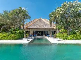 Villa Sali: luxury beach villa with staff!