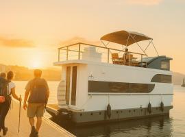 Casa Flotante en el Puerto de Vigo - Different Charter，位于维戈的船屋