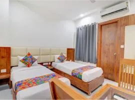 FabHotel AVS Grand and Banquets - 500m from Gomti Nagar railway station, 1km from Lohia Park