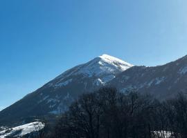 Petit Chalet De Montagne，位于Thorame-Basse的酒店