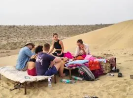 Incredible's Hostel & Safari