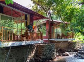 Leafyden Forest Cottages，位于Talekhār的酒店