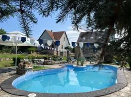 LakePark Garden Villa with swimming pool & park