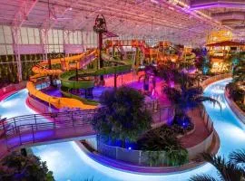 Sleep 6 Bold 1BR 2BA Beachfront by CozySuites