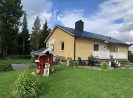 Fj&auml;lln&auml;ra Villa i Vidsel，位于Vidsel的带热水浴缸的酒店