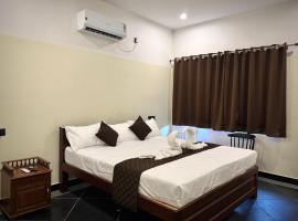 DIVINE BEACH INN - The sea shore hotel，位于蓬蒂切里的酒店