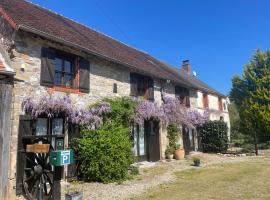 Les Gites de Montinazeau - beautiful countryside and a tranquil paradise，位于Chéniers的酒店