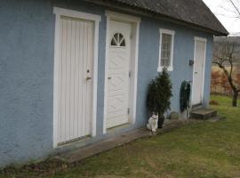 Stuga i skogsbryn，位于乌洛夫斯特伦的酒店