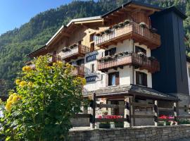 埃德维斯酒店，位于普雷圣迪迪埃的带停车场的酒店