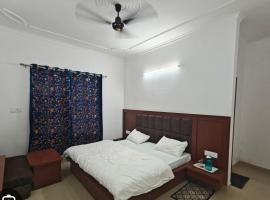 Hotel Tara Palace By MIDTOWN，位于格德拉的酒店