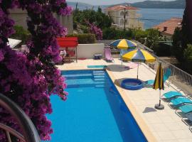 Beachfront Pinky-Superior2 heated pools and 2 jacuzzi just 25 m from see，位于希杰弗朗吉卡的酒店