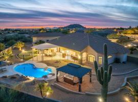 4BR Mesa Mountainside Retreat with Pool, Hot Tub and Games，位于梅萨的酒店