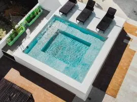 2 story Penthouse La Veleta 4Br