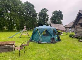 Stand-up tent and Sauna, farm experience BB，位于Atsalama的酒店