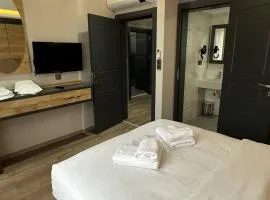 North Pearl Arsin Suit