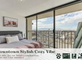 Downtown Stylish Cozy Vibe Work Area Free pkg Gym