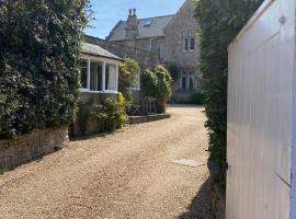 Little holiday cottage in Seaview, minutes walk to beach，位于海景城的酒店