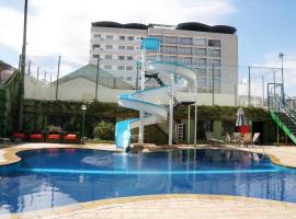 Hotel Nacional Inn Poços de Caldas - Lazer completo e Gastronomia no Centro，位于波苏斯-迪卡尔达斯的酒店