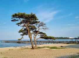 Beachfront apartment in Åhus，位于奥胡斯的酒店