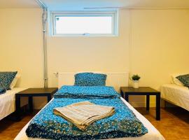 Cozy room with 3 single bed in Landskrona，位于兰斯克鲁纳的酒店