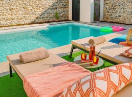 Maison familiale avec piscine privée proche du littoral，位于Candillargues的酒店