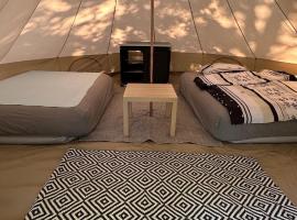 Glamping Stodoła Tent，位于Ściegny的豪华帐篷营地