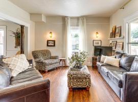 Walk to Downtown Historic Guthrie Home on Mansur，位于加斯里的酒店