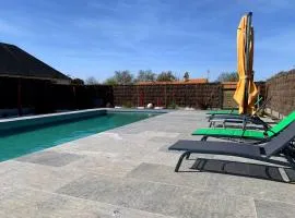 Maison rénovée avec jardin, piscine chauffée et spa, proche plages vendéennes, idéal pour familles - FR-1-426-481
