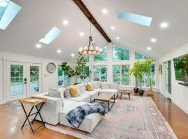 Hot Tub and Theater Room Getaway in Falling Waters