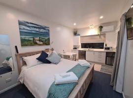 Lexs Guesthouse，位于吉斯伯恩的带热水浴缸的酒店