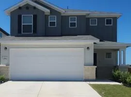 Private Cozy Rooms and Bathroom in Home near Seaworld Riverwalk and AFB