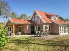 Beautiful Home In Hoge Hexel With Wifi