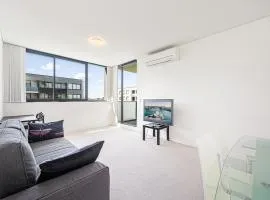 Campsie 2Br Apt Near Train Shops WiFi