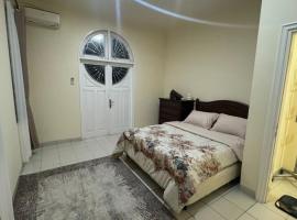 Puncak azoul villa，位于Cinengangirang的度假屋