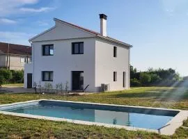 Casa doble con piscina a 1000 m de la playa