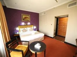 CREEK Hotel