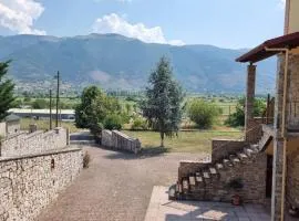 COUNTRY PLACE Apartment with Mountain View